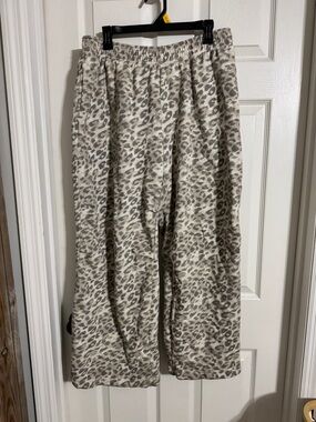 aerie Beige and Gray Leopard Lounge Pants